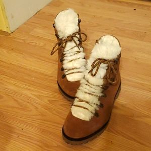 Bearpaw fuzzy winter shoes